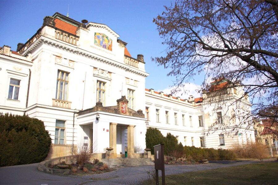 Prague: Psychiatric Hospital and Abandoned Cemetery Tour - What to bring, plus smart comfort tips