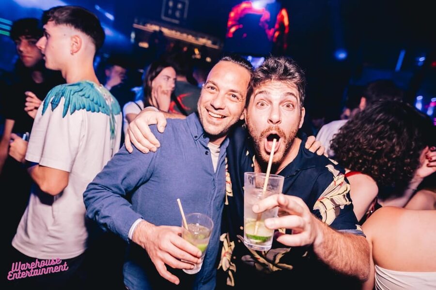 Prague: Pub Crawl with Shots & Entrance to Rooftop Club - The guide makes the difference: safety, organization, and real personalities
