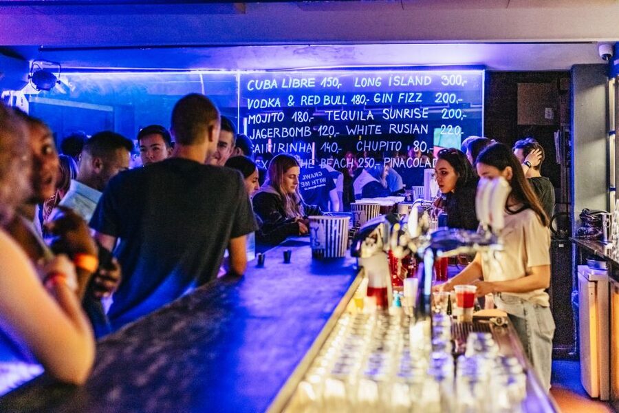 Prague: Pub Crawl with Unlimited Drinks & 5-floor Club Entry - Practical tips so your night stays fun