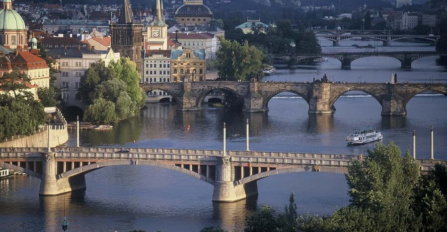 Prague: River Cruise with Transfer to Pier - What you’ll actually see on the boat: the landmark lineup