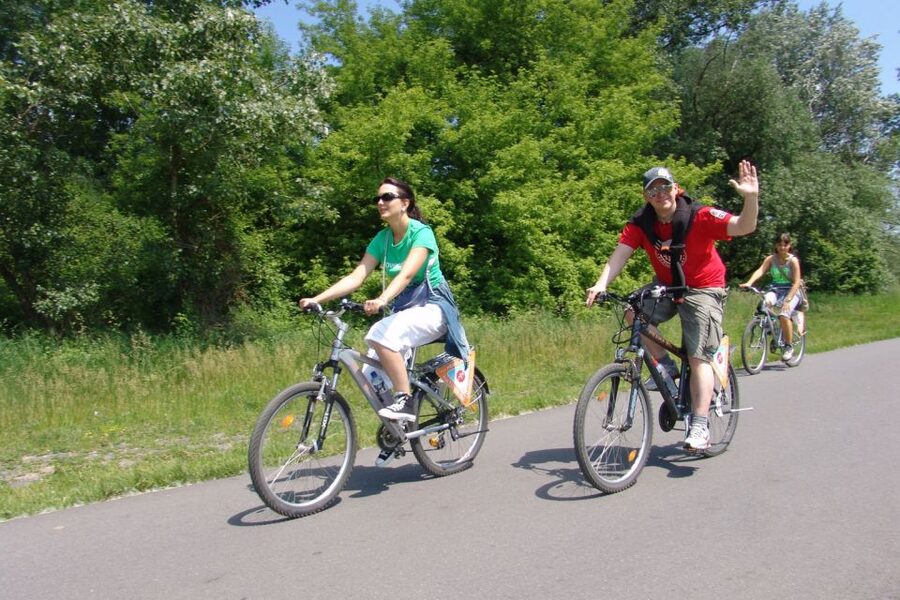 Prague: River & Park Bike Tour to Troja Chateau - Key moments you should care about