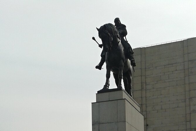 Prague Running Tour: City Highlights And Hidden Places - Meeting at Václavské náměstí, then heading out quickly