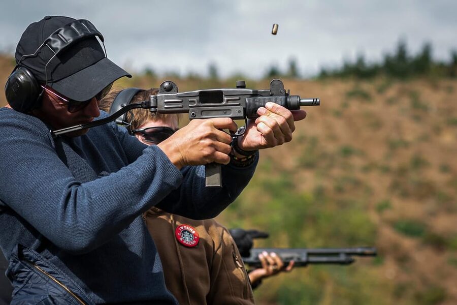 Prague: Shooting Experience with 3 to 10 Guns & Bus Transfer - Who this Prague shooting experience is best for