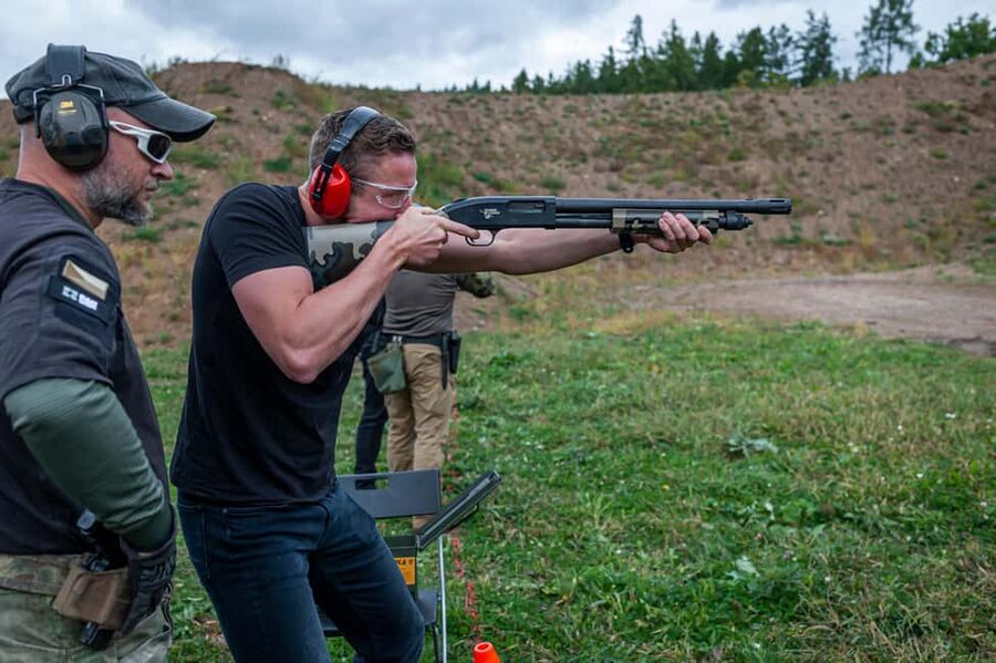Prague: Shooting Experience with 3 to 10 Guns & Bus Transfer - Drinks, lunch, and how the day stays comfortable