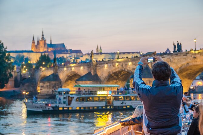 Prague: Sightseeing Boat Cruise with Buffet Dinner - Key highlights at a glance