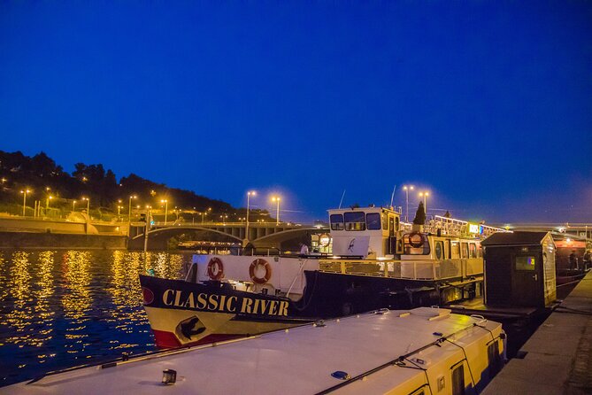 Prague: Sightseeing Boat Cruise with Buffet Dinner - Entering Prague by river: what makes this cruise click