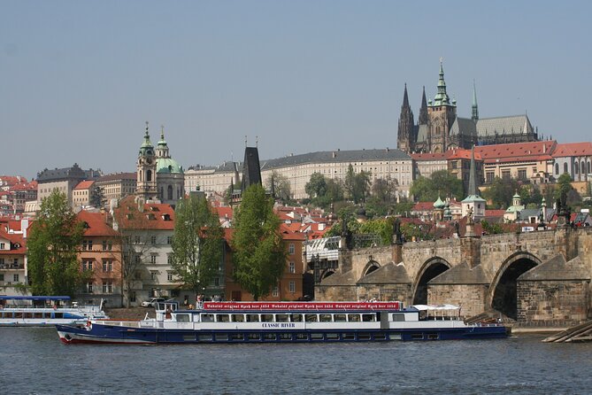 Prague: Sightseeing Boat Cruise with Buffet Dinner - Rudolfinum and Prague Castle lights from the Vltava