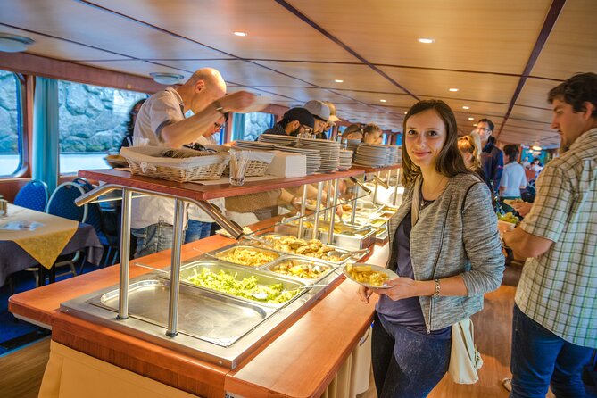 Prague: Sightseeing Boat Cruise with Buffet Dinner - Smíchov Lock slowdowns and how to manage timing