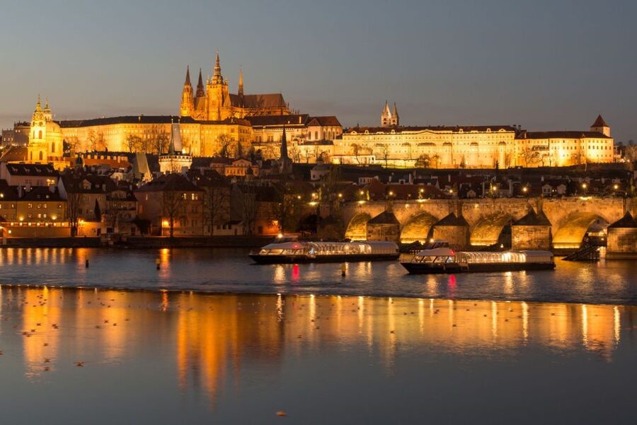 Prague: Sightseeing Dinner Cruise on Open-Top Glass Boat - Photo strategy for Prague Castle, Charles Bridge, and the locks