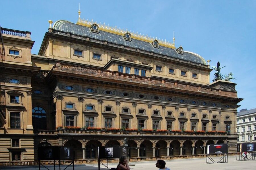 Prague Sightseeing Tour with Lunch - Lunch in a local stylish tavern: a real break in the middle