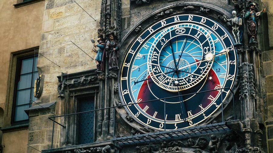 Prague: Step Into a Fairytale on This Essential Walking Tour - Josefov streets and WWII courage during the Prague Uprising