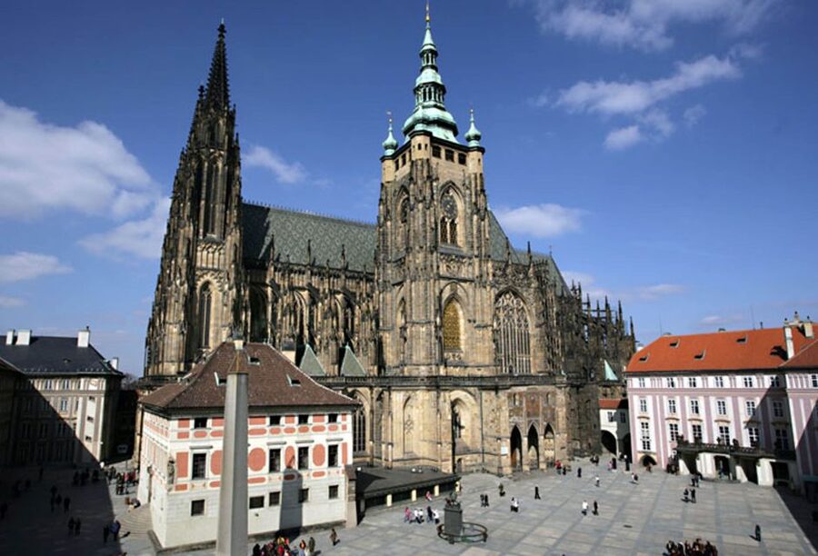 Prague: Stunning Viewpoints, Castle, City & Park Bike Tour - Pacing, group size vibes, and bike comfort choices