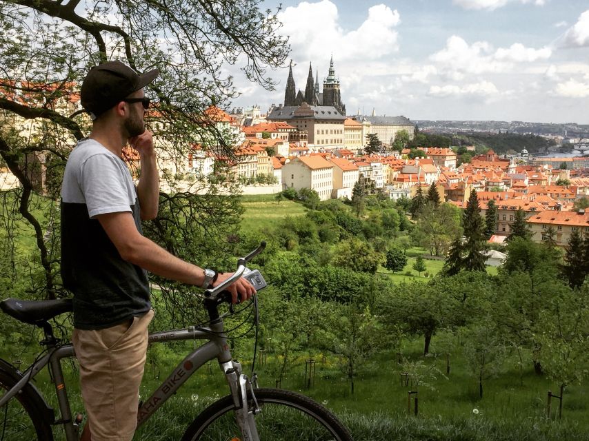 Prague: Stunning Viewpoints, Castle, City & Park E-Bike Tour - Kampa Island break time, where the river slows down