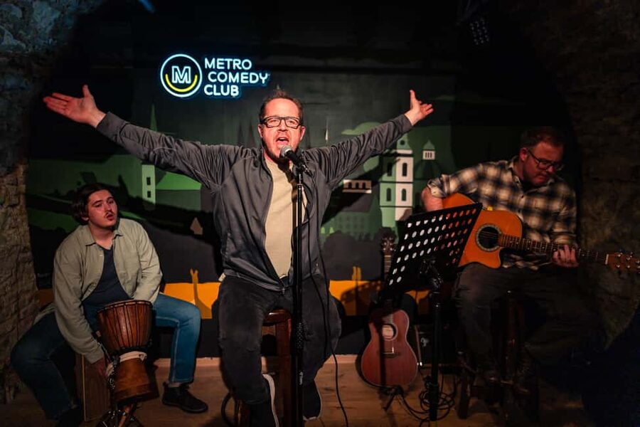 Prague: Sunday Live Music & Stand-Up Comedy Night in English - Comedy Jam: how the night actually plays