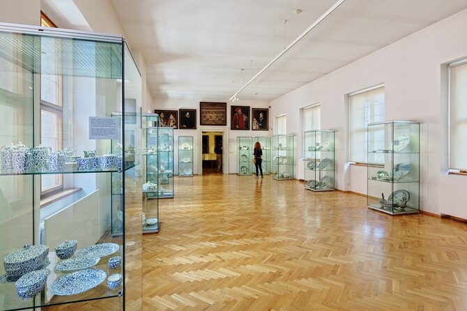 Prague Super Saver: Lobkowicz Palace Concert plus Lobkowicz Palace Museum Entrance Ticket - Walking, pace, and who this suits best