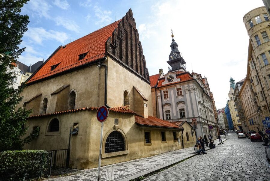 Prague: Synagogues and Jewish Quarter Private Walking Tour - Guide Quality: How Licensed Storytelling Improves Everything