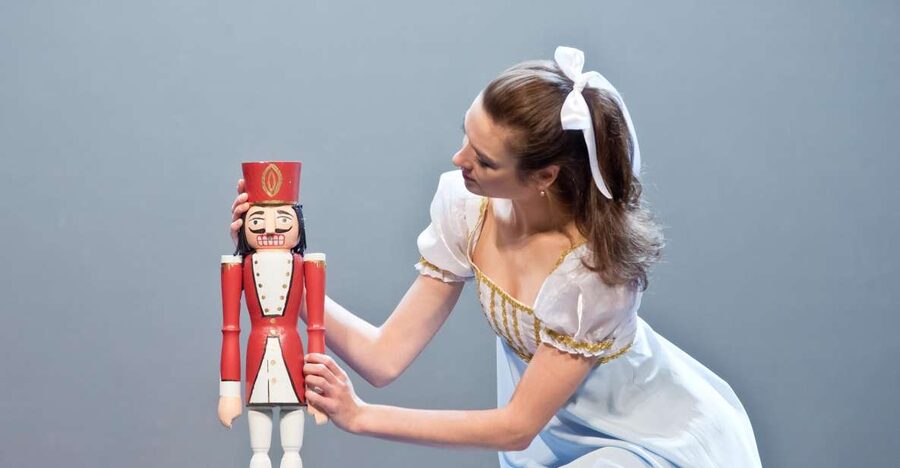 Prague: The Nutcracker Ballet Tickets - Getting to the Broadway Theatre arcade without stress