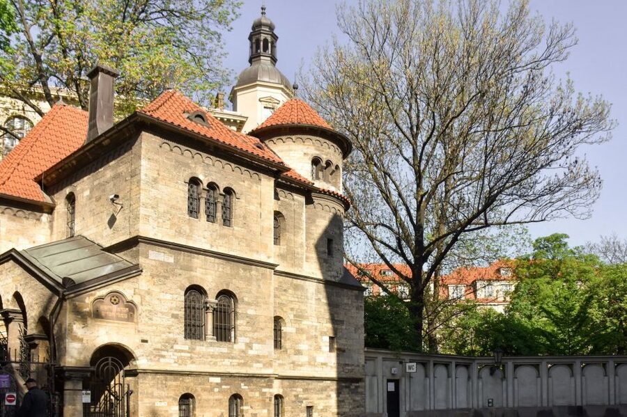 Prague Through the Eyes of Franz Kafka 2.5-Hour Tour - Salons, synagogues, and Prague’s literary ecosystem