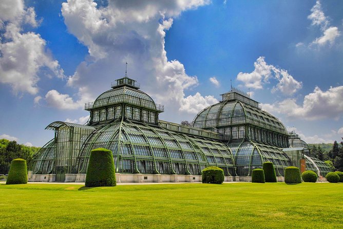 Prague to Vienna - Private Transfer with 2 hours of Sightseeing - Comfort and luggage, from sedans to large vans