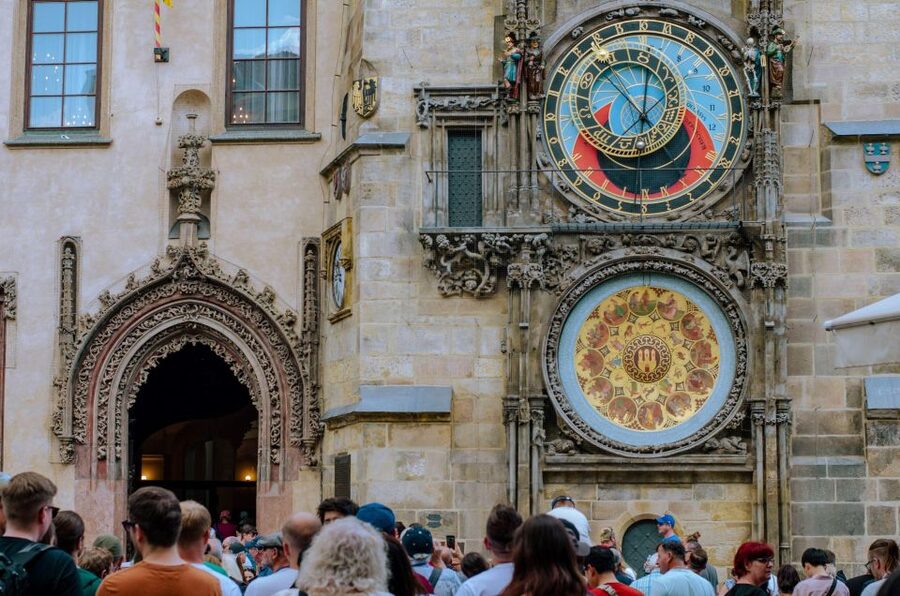 Prague: Top Sights and Historic Center Introduction Tour - Meeting at Prašná Brána, then learning Prague’s street map on foot