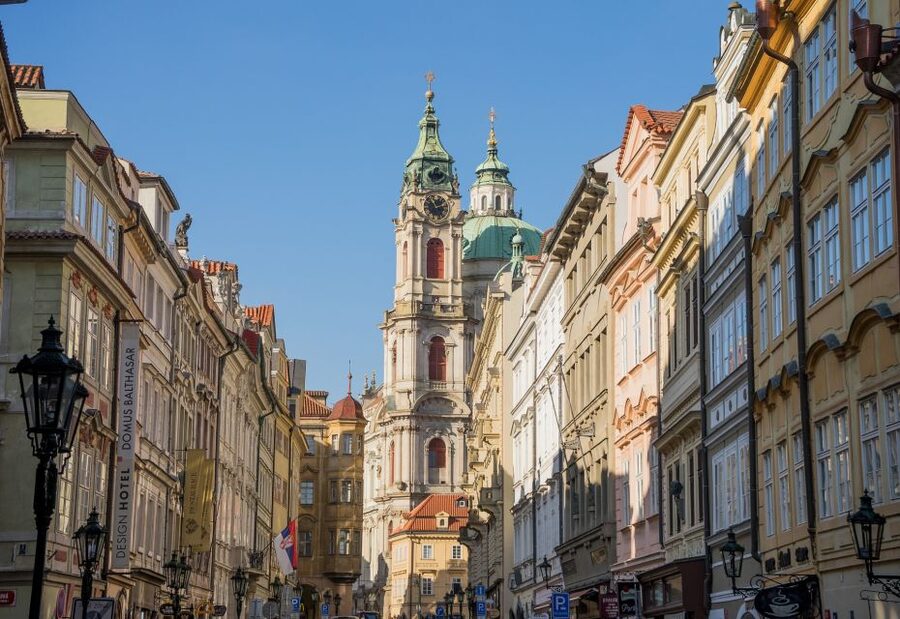 Prague Tour in Spanish - A 150-minute story of Prague’s turning points