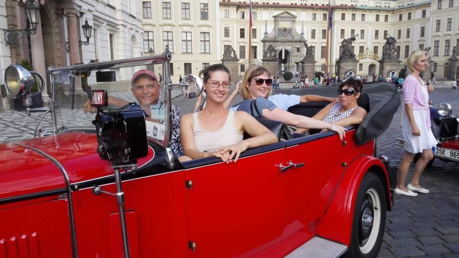 Prague: Vintage Car Ride and Walking Tour - Why This Itinerary Works for First-Time Visitors