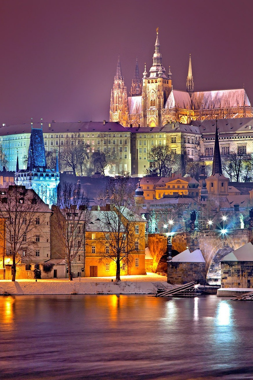 Prague : Visite insolite avec un guide journaliste français - Meeting Saint Wenceslas and setting a smart pace