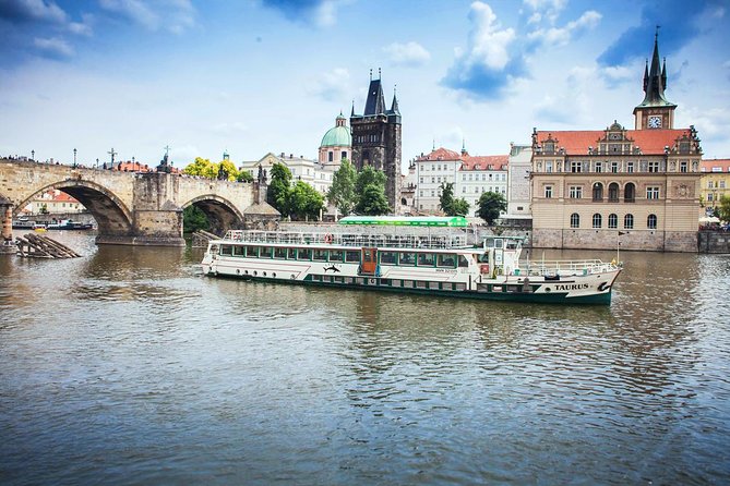 Prague Vltava River Lunch Cruise - Tips for better photos and smoother comfort on a lunch cruise