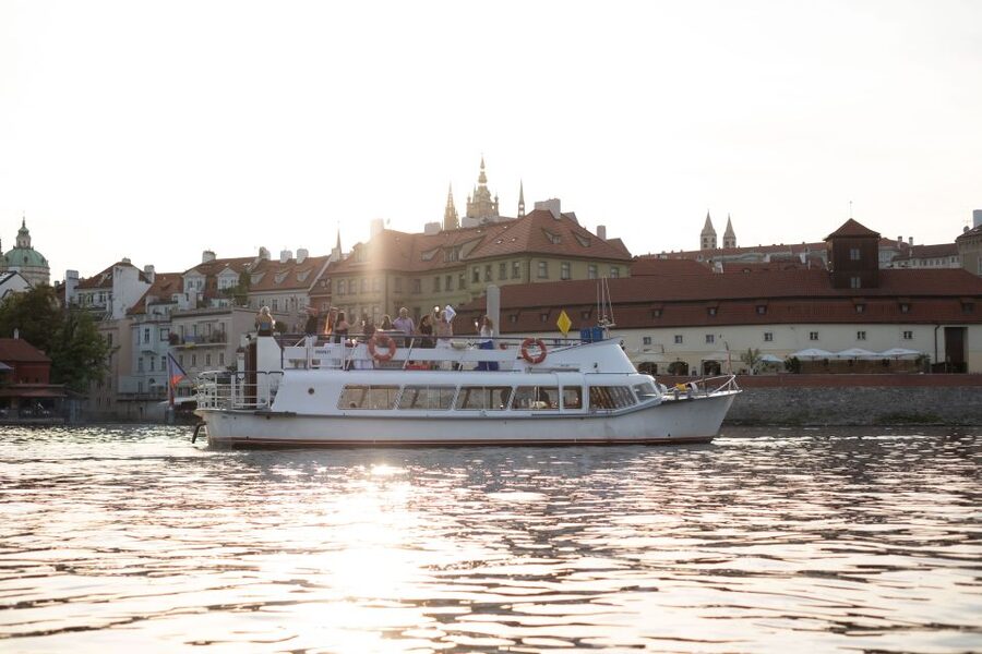Prague: Vltava River Private Boat Party with Drinks - Key highlights that matter