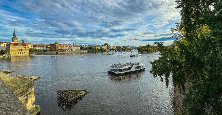 Prague: Vltava River Sightseeing Cruise - From Pier 3A With a QR Code: Getting On Quickly
