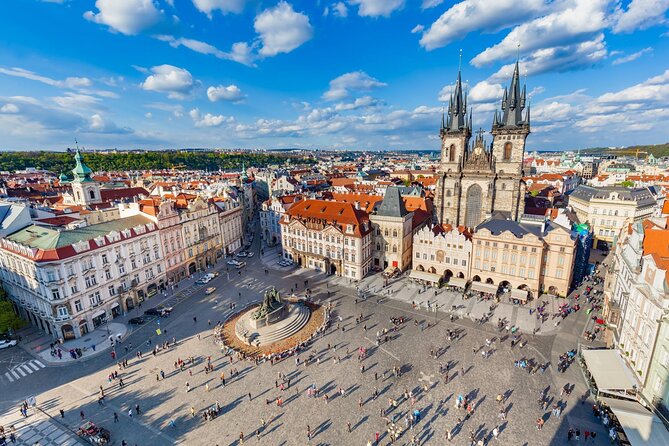 Prague Walking Tour 2,5h (Old Town, Jewish Quarter and Charles bridge) - Old Town Square and the astronomical clock area, how to enjoy 15 minutes without stress