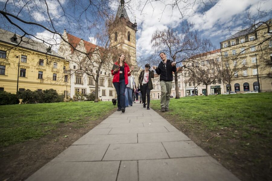 Prague: World War 2 and Operation Anthropoid Walking Tour - Guides and storytelling: what you can realistically expect