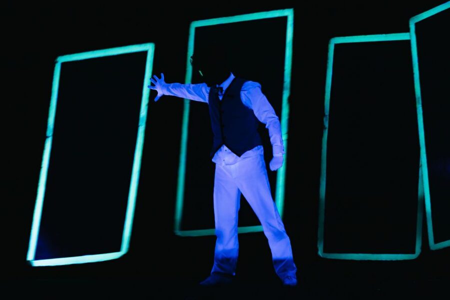 Prague: WOW Show Black Light Theater - Who Should Book This, and Who Might Skip It