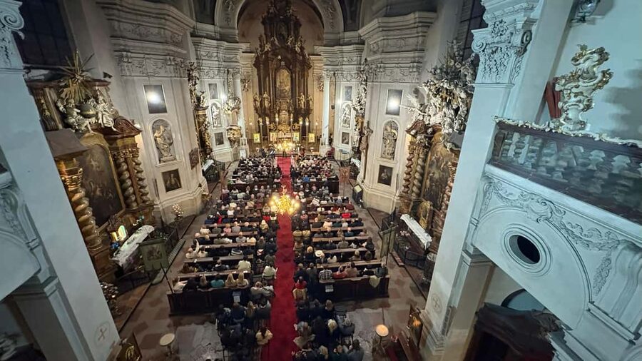 Praha:Vivaldiho koncert Čtyř ročních dob a další Klementinum - Why the Klementinum cathedral sounds so good, plus the organ factor