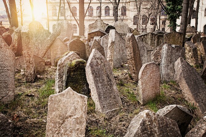 PRIVATE: 3h Stories of Prague Jewish Quarter Tour, drink included - Practical tips: what to wear, where to meet, and how to move on cobblestones