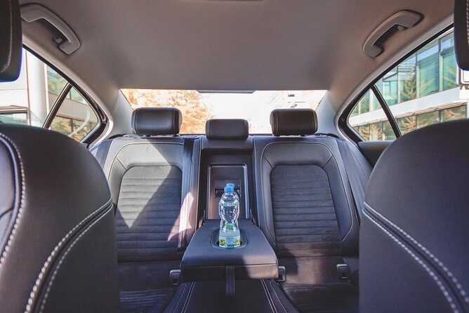 Private ARRIVAL Transfer by LIMOUSINE 3+1pax - The 30 Minute Airport to Hotel Ride Across Prague