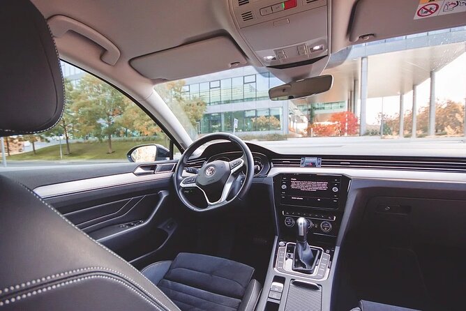 Private ARRIVAL Transfer by LIMOUSINE 3+1pax - Simple Logistics That Make Prague Feel Easier