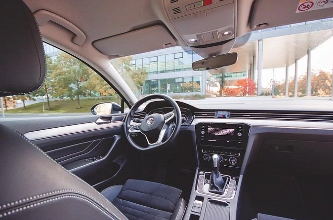 Private ARRIVAL Transfer by LIMOUSINE 3+1pax - Should You Book This Private Prague Airport Transfer?