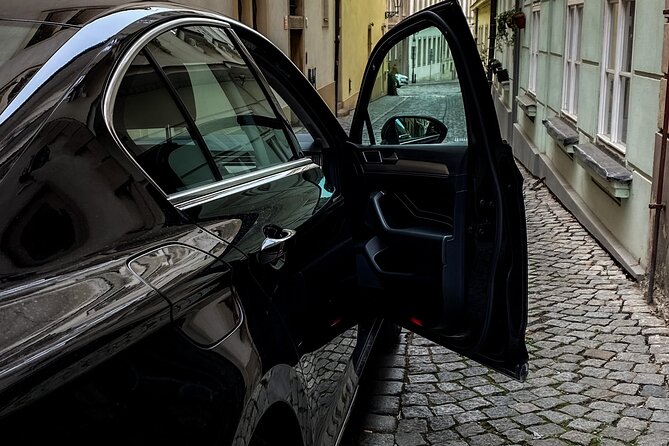 Private ARRIVAL Transfer by LIMOUSINE 3+1pax - Private Limo Comfort for Up to 3 People