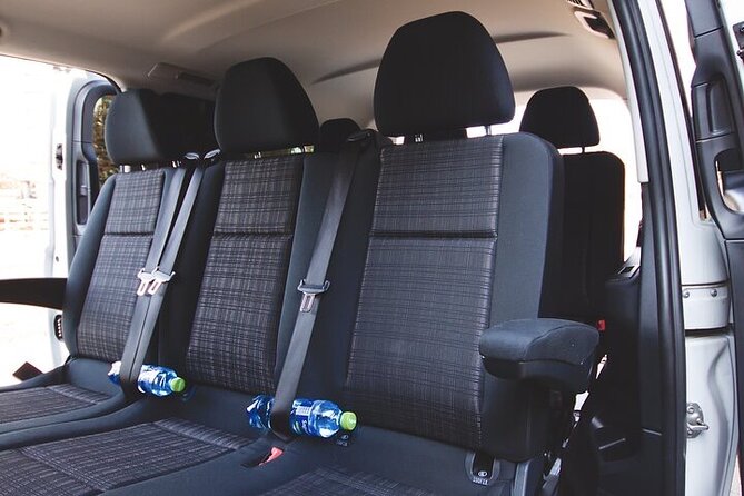 Private ARRIVAL Transfer by MINIVAN Mercedes Vito 8+1pax - How pickup works at PRG, and how to avoid taxi-line headaches