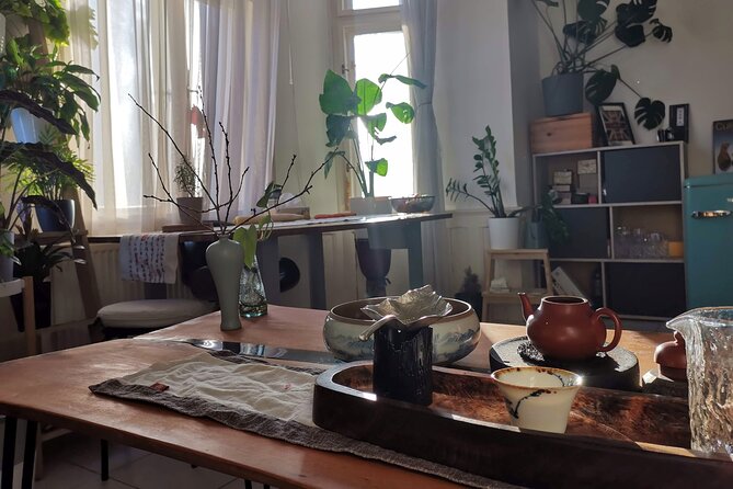 Private Authentic Tea Experience in Prague - The Tea Varieties and Their Stories: Making the Tasting Stick