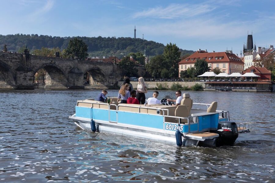 Private Boat Cruise With Unlimited Prosecco - Unlimited Prosecco, a Real Captain, and the Crew Doing the Work