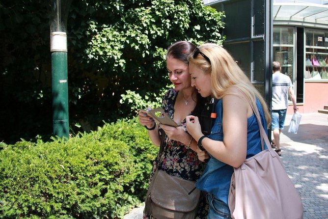 Private city discovery tour - A Historical Treasure Hunt - Host Support Without a Constant Guide