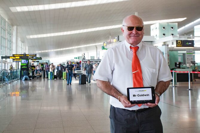 Private Departure Transfer: Central Prague to Vaclav Havel Airport - Vehicle Size and Group Value Up to 14 People