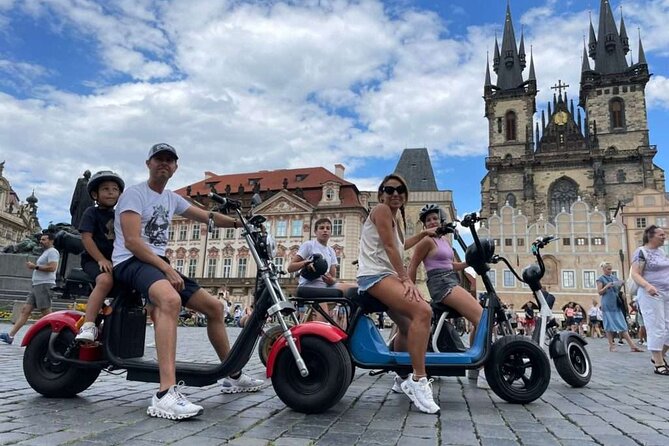 Private live-guided E-Scooter TOURS around Prague - Uhelný trh start: gear, training, and riding comfort