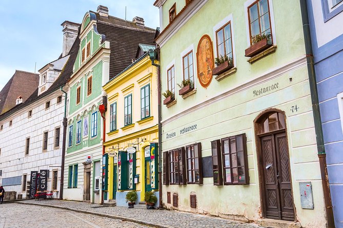 Private Luxury Transfer to Cesky Krumlov from Prague - Who this transfer suits best, and who should consider other options