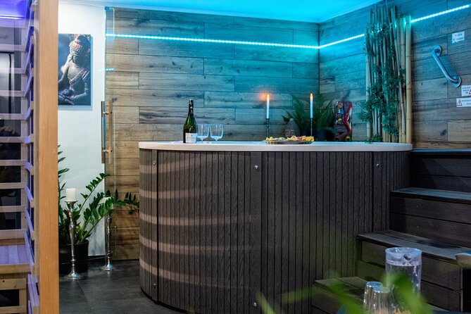 Private Spa with Jacuzzi and Sauna - BLACK ZONE - Price and Value: What $89.36 Buys You in Prague
