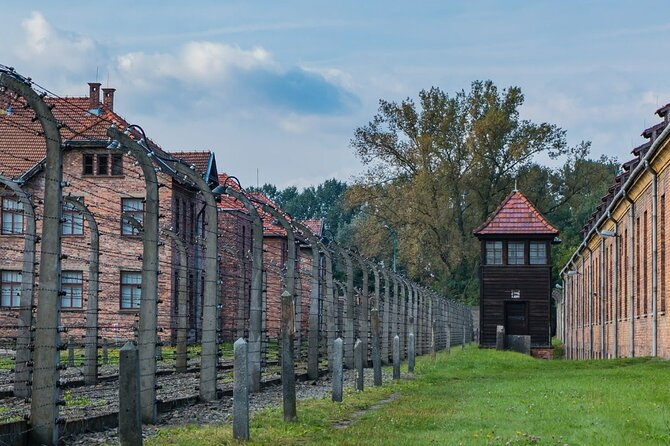 Private Tour to Auschwitz from Prague - The 5-hour drive each way, plus how to get through it