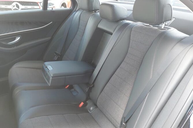 Private Transfer from Prague Airport to Prague City Hotels 1 - 3 pax - Quick tips for a smooth pickup at Prague Airport