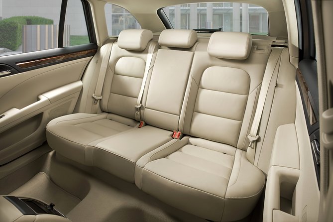 Private Transfer from Prague Airport to Prague City Hotels 1 - 3 pax - The 30-minute ride: comfort, WiFi, and keeping it simple